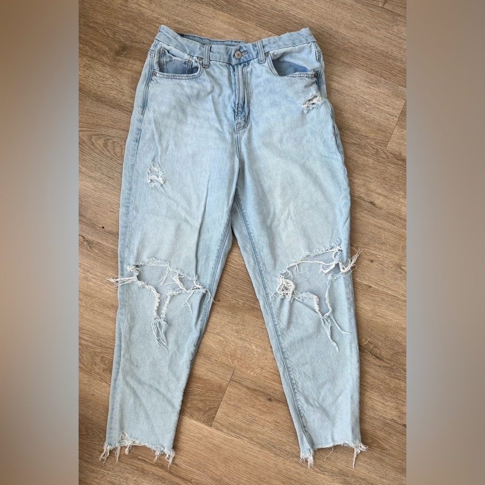 American Eagle Outfitters Light Blue Distressed Jeans
